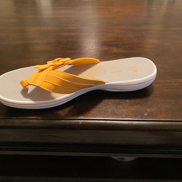 Sandals - Picture 2 of 3